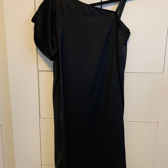 Off The Shoulder Dress - Picture 5 of 9